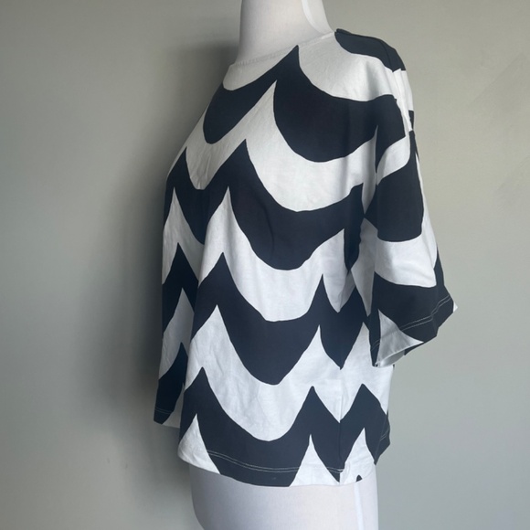 Uniqlo x Marimekko Short-Sleeve Boxy Crop Top Relaxed T-Shirt Black White Waves - Picture 6 of 8